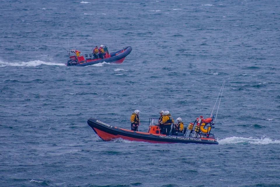 Derrynane Inshore Rescue and Ballinskelligs CRBI conducting search patterns.